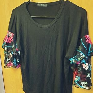 Pretty stylish Kim and Cami brand women's top size medium